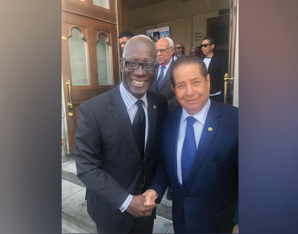 Hommage à Emmanuel Dubourg qui laissera la vie politique après 40 années de service public comme professionnel, fonctionnaire public et parlementaire.